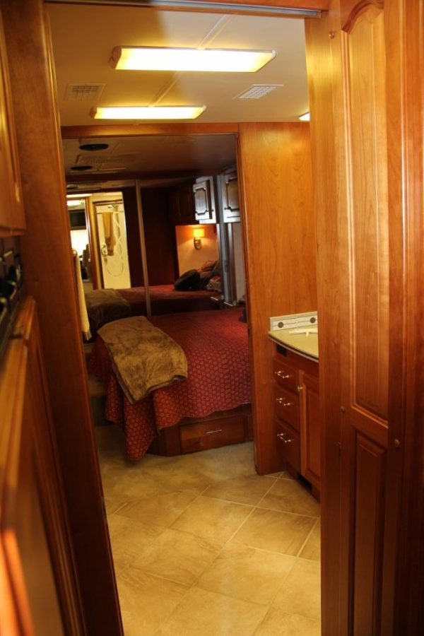 2004 Country Coach Intrigue Suite Escape - Image 41