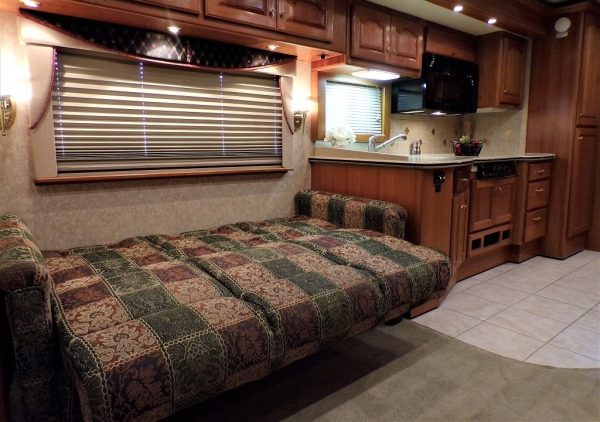 2005 Country Coach Allure 470 Series Mckenzie Bridge - Image 18