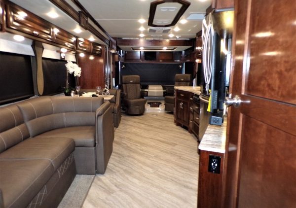 2019 Fleetwood Bounder 35K - Image 43