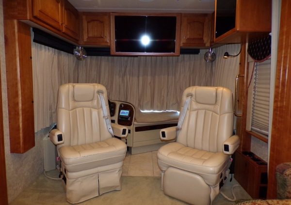2005 Country Coach Allure 470 Series Mckenzie Bridge - Image 19