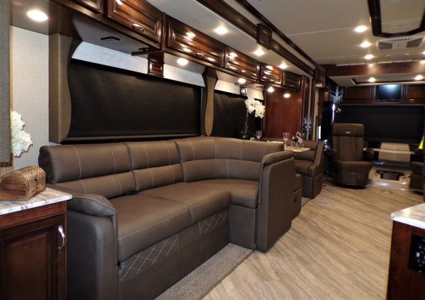2019 Fleetwood Bounder 35K - Image 44