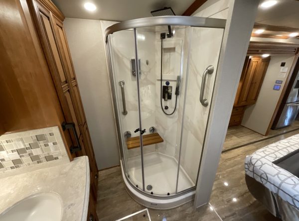 2019 Newmar Dutch Star 4018 - Image 53