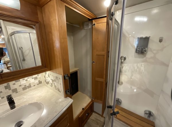2019 Newmar Dutch Star 4018 - Image 55