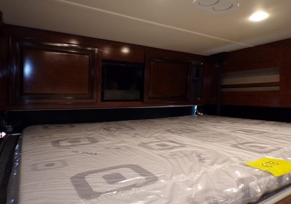 2019 Fleetwood Bounder 35K - Image 47