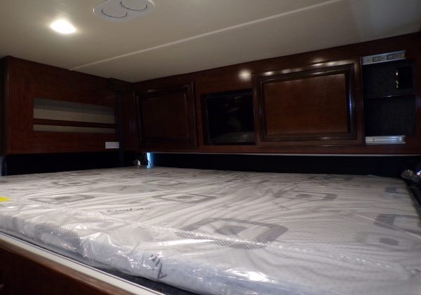 2019 Fleetwood Bounder 35K - Image 48
