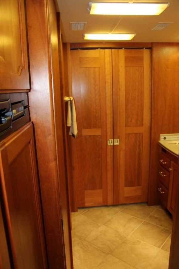 2004 Country Coach Intrigue Suite Escape - Image 48
