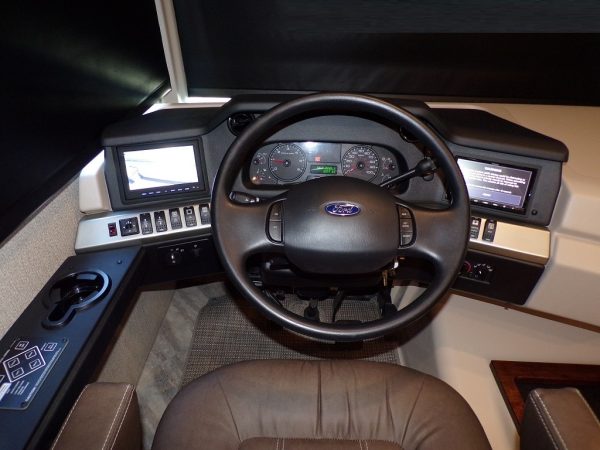 2019 Fleetwood Bounder 35K - Image 13