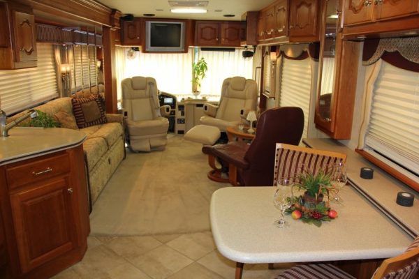 2004 Country Coach Intrigue Suite Escape - Image 55