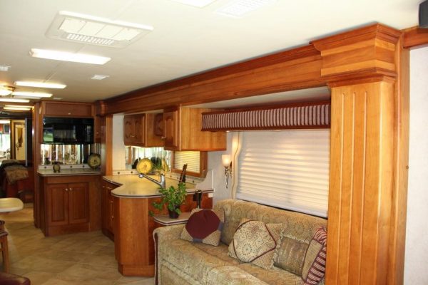 2004 Country Coach Intrigue Suite Escape - Image 56