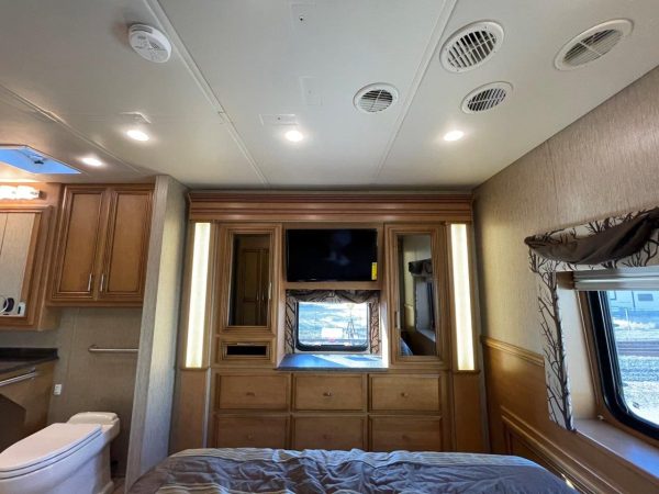 2016 Newmar Canyon Star 3911 - Image 75