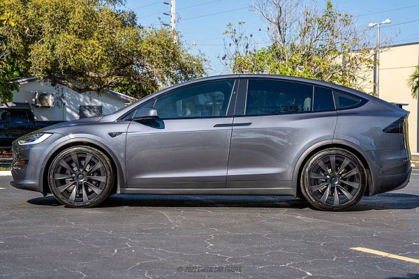 2022 Tesla Model X Plaid - Image 2