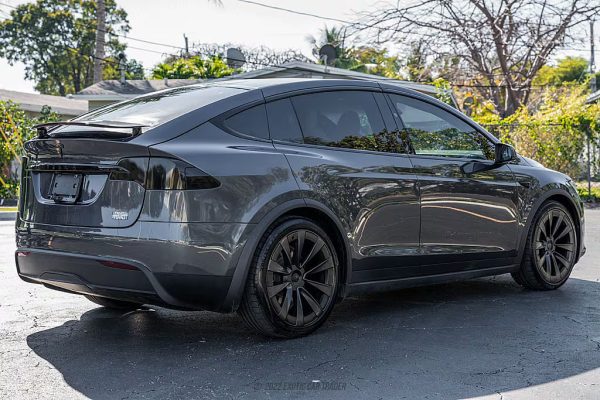 2022 Tesla Model X Plaid - Image 19