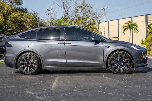 2022 Tesla Model X Plaid - Image 20