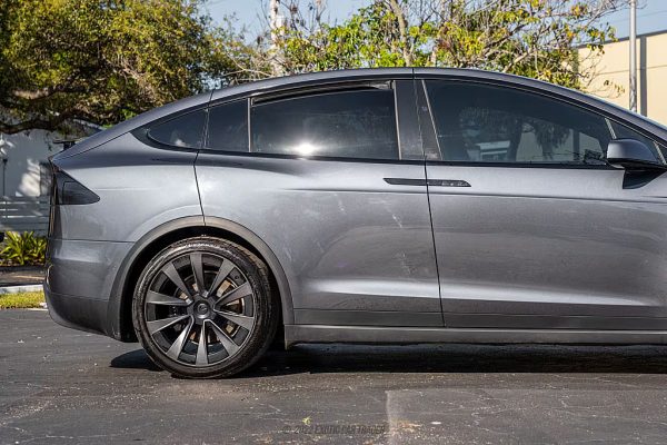 2022 Tesla Model X Plaid - Image 21