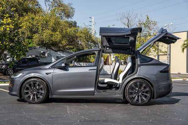 2022 Tesla Model X Plaid - Image 26
