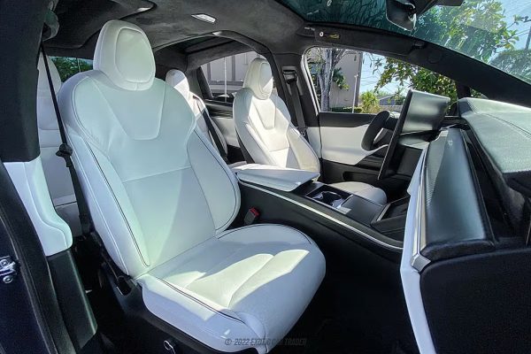 2022 Tesla Model X Plaid - Image 39