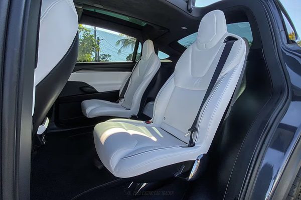 2022 Tesla Model X Plaid - Image 40