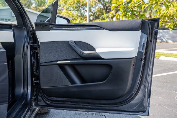 2022 Tesla Model X Plaid - Image 47