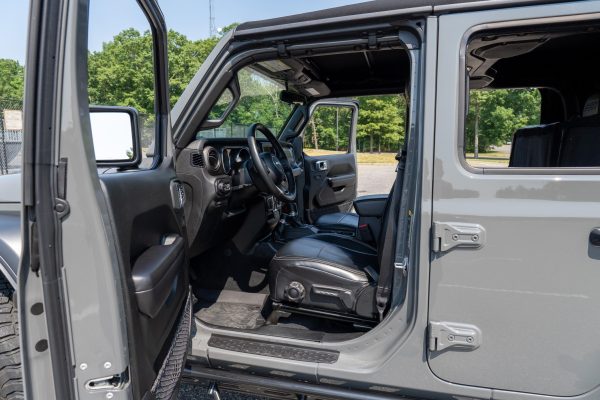 2020 Jeep Gladiator Sport S - Image 13