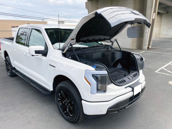 2022 Ford F-150 Lightning Lariat - Image 101