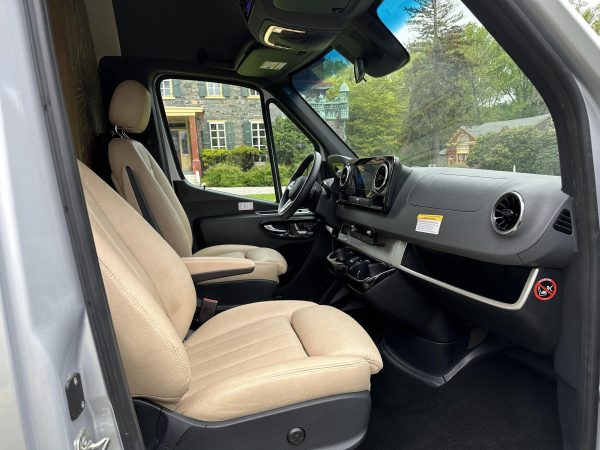 2020 Airstream Interstate 19 Tommy Bahama Edition 4x4 - Image 3