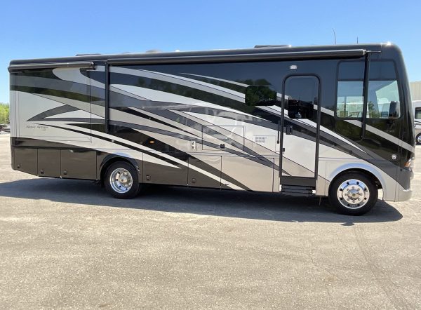 2020 Newmar Bay Star 3124 - Image 13