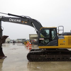 2018 John Deere 210G LC