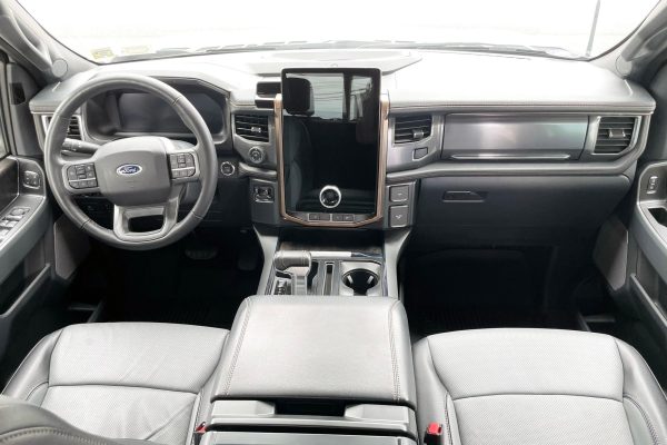 2022 Ford F-150 Lightning Lariat - Image 23