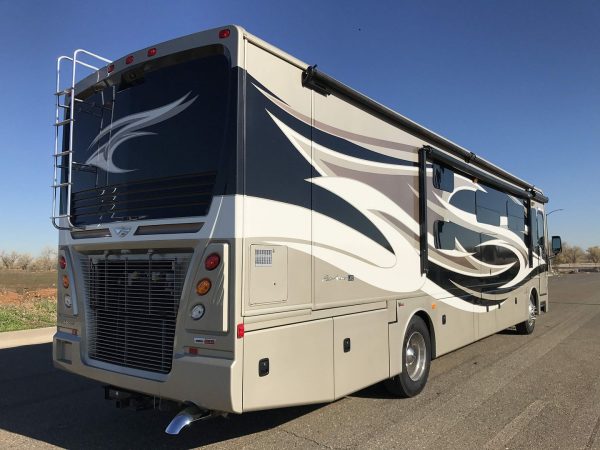 2017 Fleetwood Pace Arrow LXE 38B - Image 6