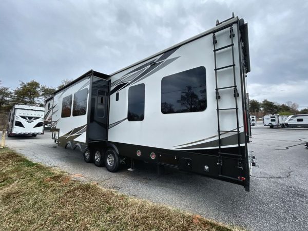 2021 Jayco Seismic 4113 - Image 44
