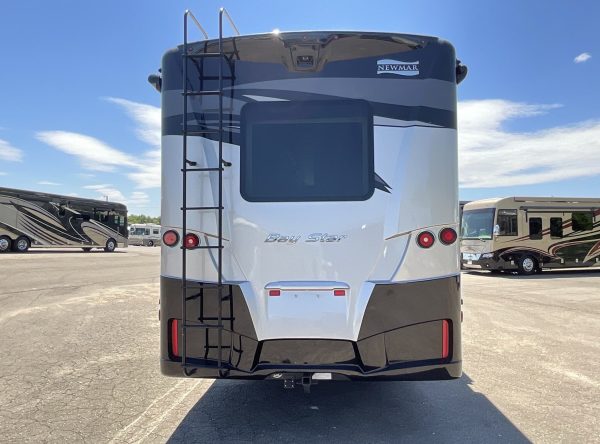 2020 Newmar Bay Star 3124 - Image 17