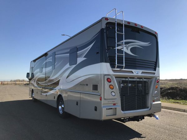 2017 Fleetwood Pace Arrow LXE 38B - Image 9