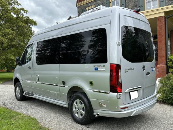 2020 Airstream Interstate 19 Tommy Bahama Edition 4x4 - Image 11