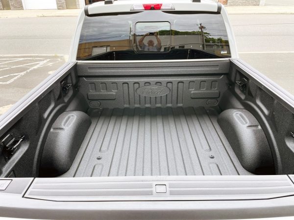 2022 Ford F-150 Lightning Lariat - Image 13