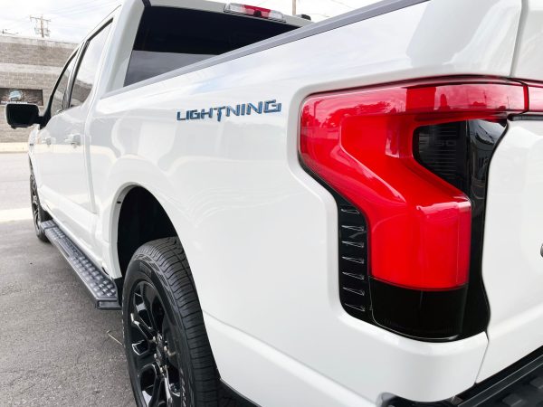 2022 Ford F-150 Lightning Lariat - Image 14