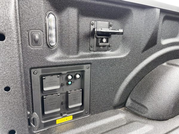 2022 Ford F-150 Lightning Lariat - Image 17