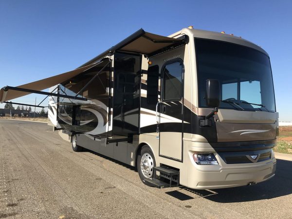 2017 Fleetwood Pace Arrow LXE 38B