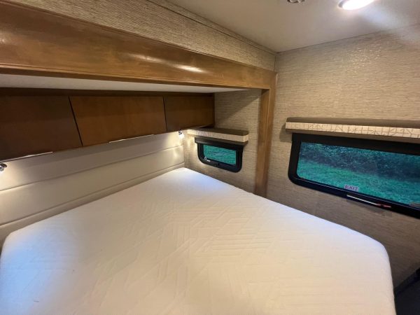 2020 Tiffin Wayfarer 25QW - Image 8