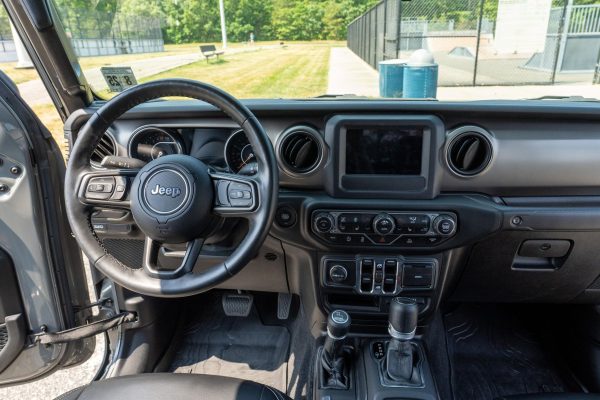 2020 Jeep Gladiator Sport S - Image 25