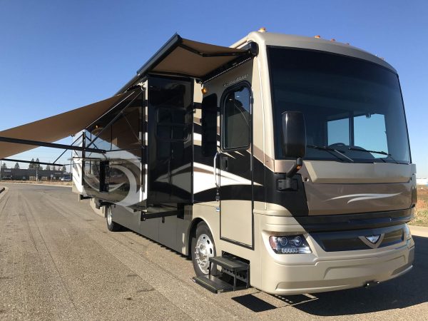 2017 Fleetwood Pace Arrow LXE 38B - Image 14