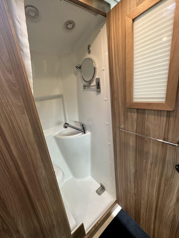 2020 Airstream Interstate 19 Tommy Bahama Edition 4x4 - Image 14
