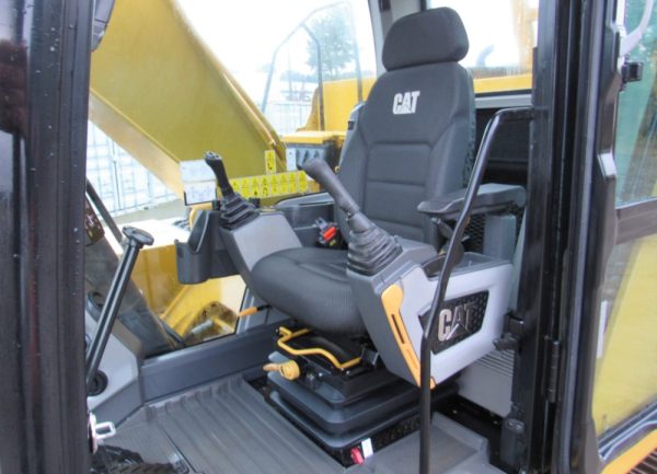 2018 Caterpillar 320GC - Image 3