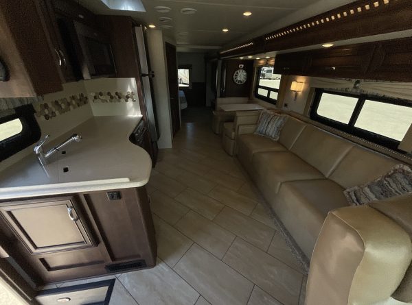 2020 Newmar Bay Star 3124 - Image 28