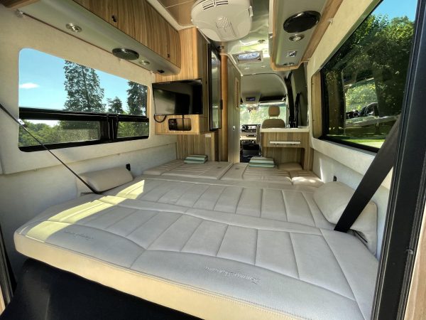 2020 Airstream Interstate 19 Tommy Bahama Edition 4x4 - Image 180