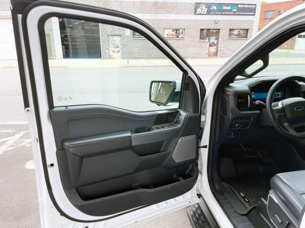 2022 Ford F-150 Lightning Lariat - Image 35