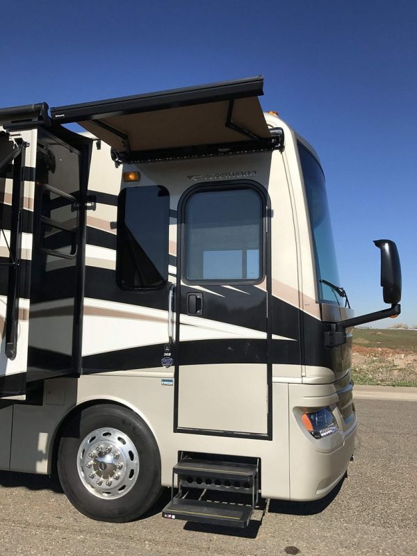 2017 Fleetwood Pace Arrow LXE 38B - Image 20