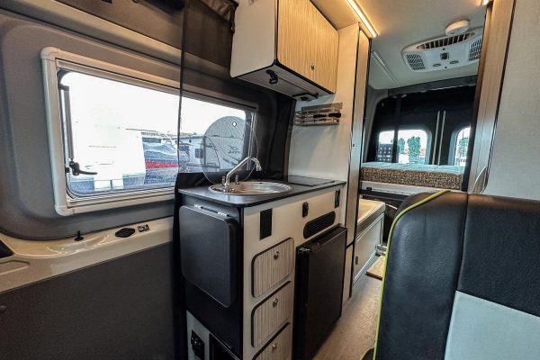 2020 Winnebago Revel 4x4 - Image 7