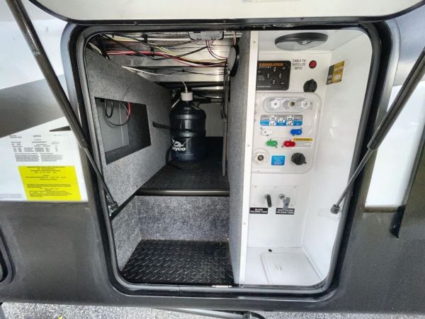 2021 Jayco Seismic 4113 - Image 12