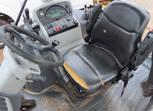 2018 Caterpillar 420F2 - Image 2
