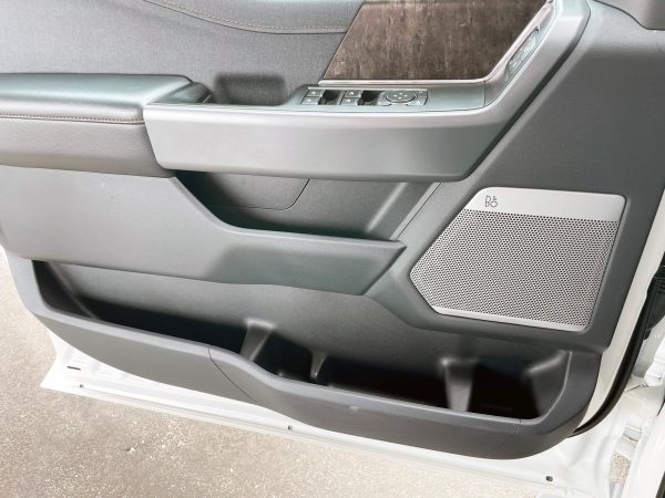 2022 Ford F-150 Lightning Lariat - Image 36